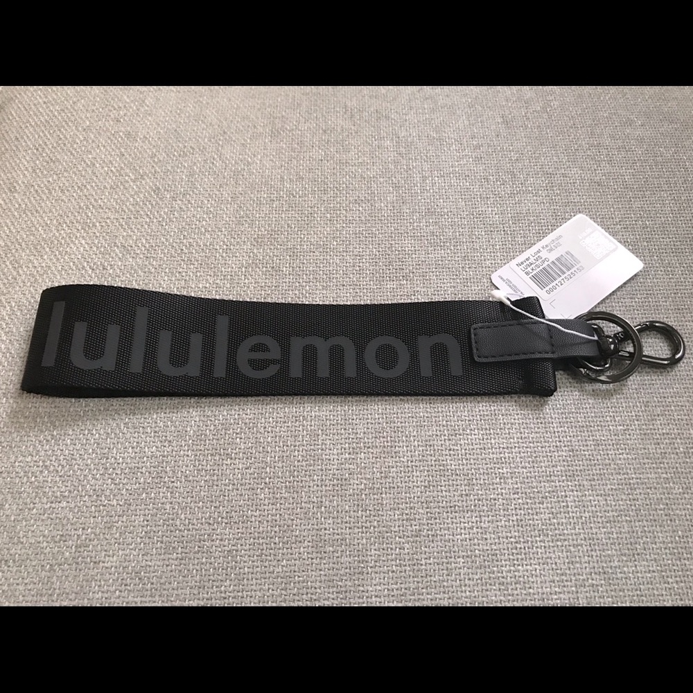 🔑 Last One!  NWT Original Lululemon Never Lost Keychain